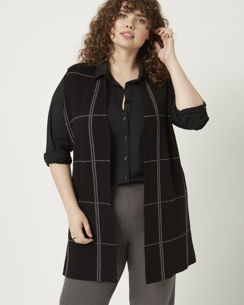 Front of a model wearing a size 1X Samara Open Front Cardigan in Black / Light Grey by M Magaschoni. | dia_product_style_image_id:216085